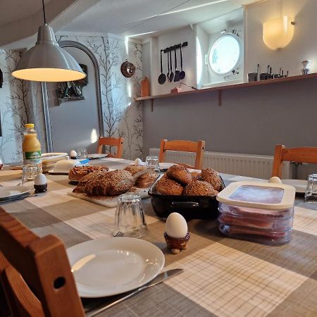 Bed and Breakfast De Logeerboot Дордрехт Экстерьер фото