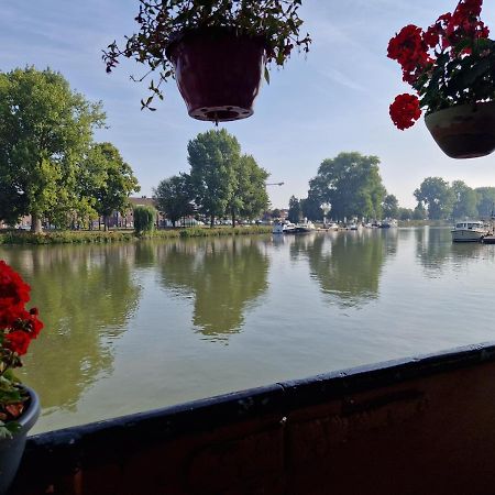 Bed and Breakfast De Logeerboot Дордрехт Экстерьер фото