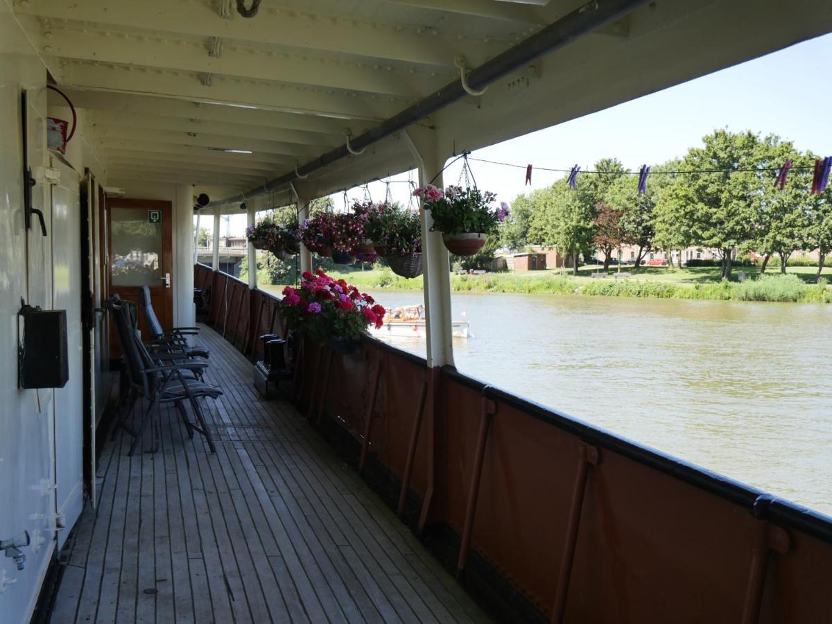 Bed and Breakfast De Logeerboot Дордрехт Экстерьер фото