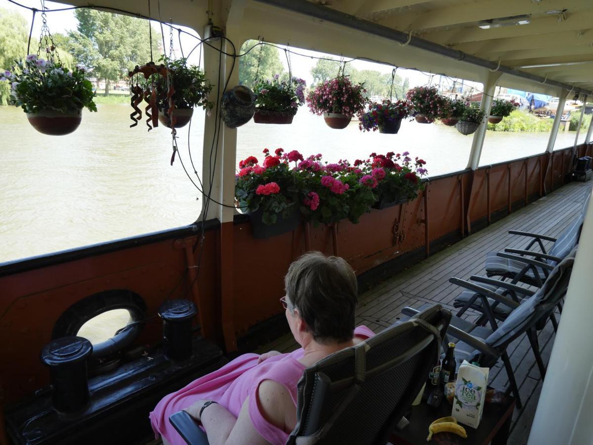 Bed and Breakfast De Logeerboot Дордрехт Экстерьер фото