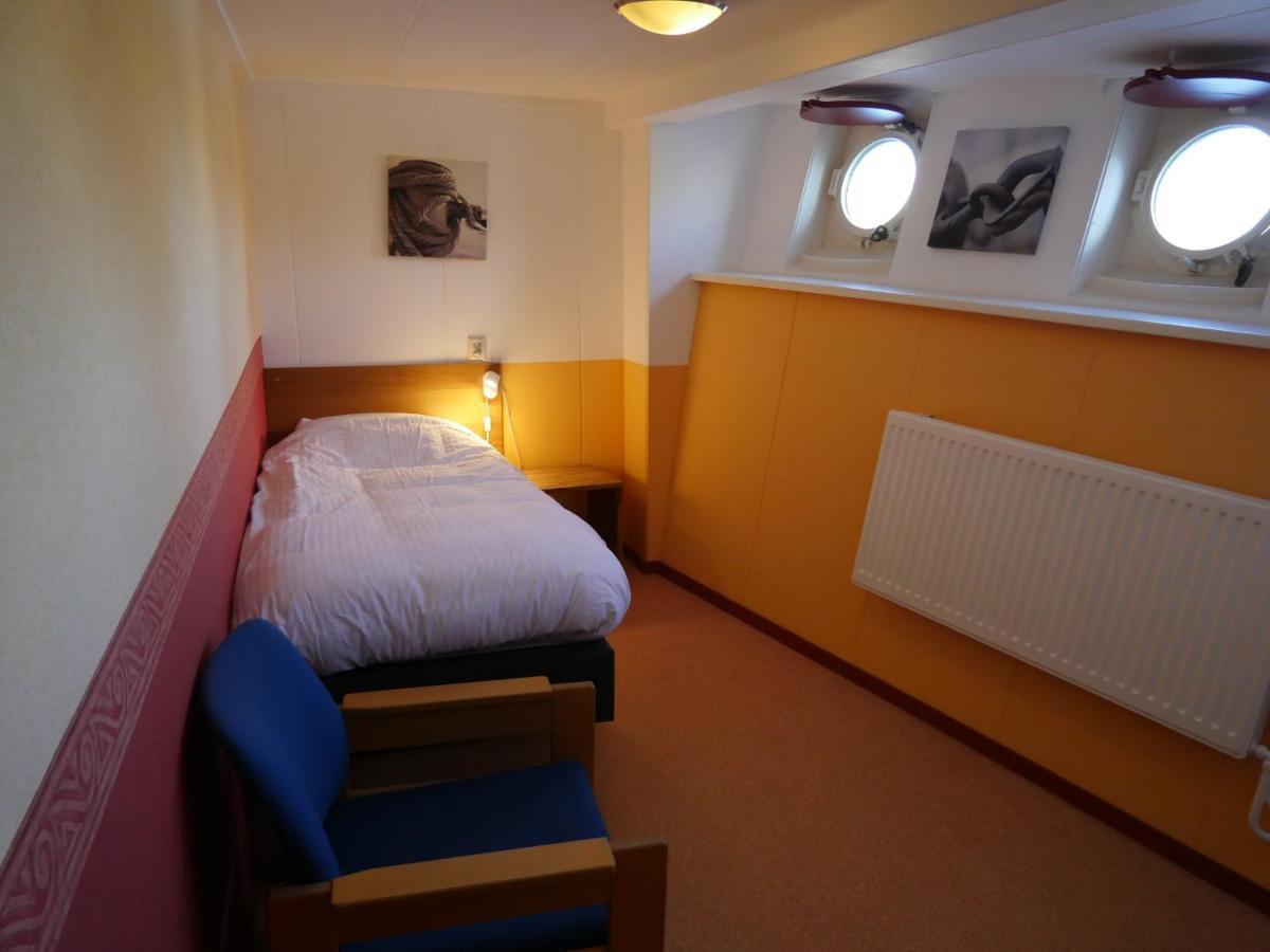 Bed and Breakfast De Logeerboot Дордрехт Экстерьер фото
