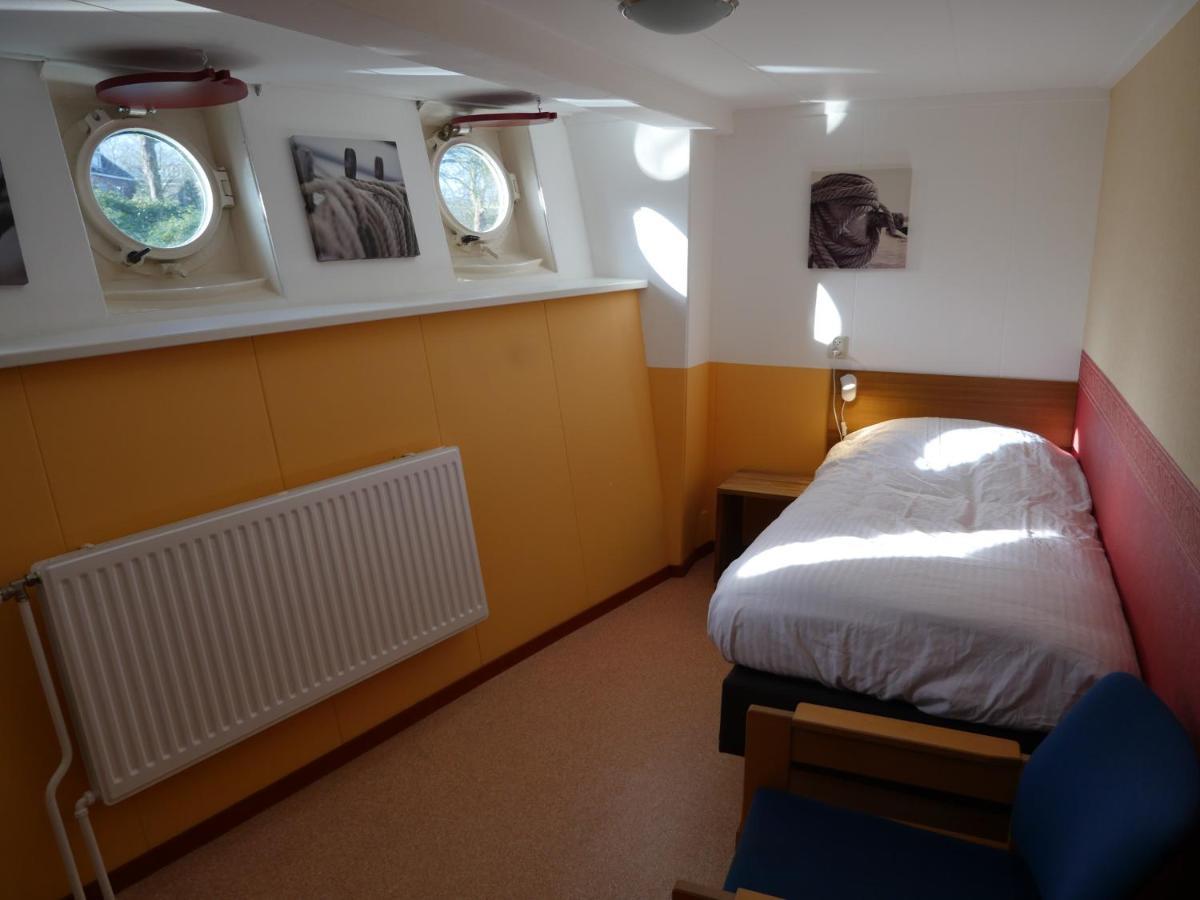 Bed and Breakfast De Logeerboot Дордрехт Экстерьер фото