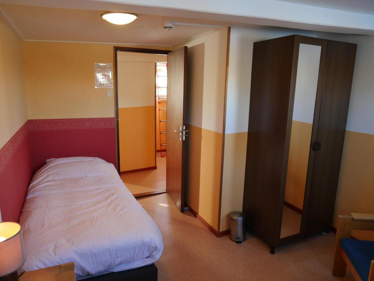 Bed and Breakfast De Logeerboot Дордрехт Экстерьер фото
