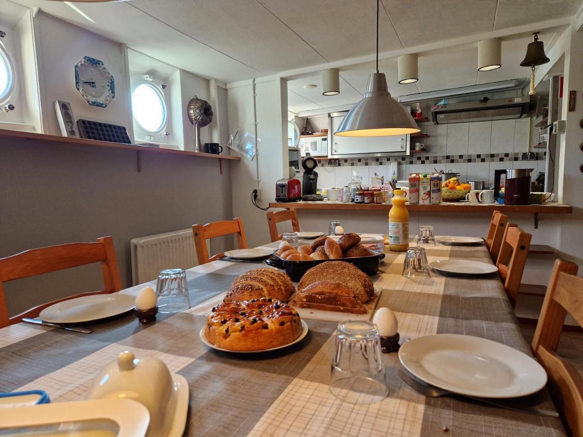 Bed and Breakfast De Logeerboot Дордрехт Экстерьер фото